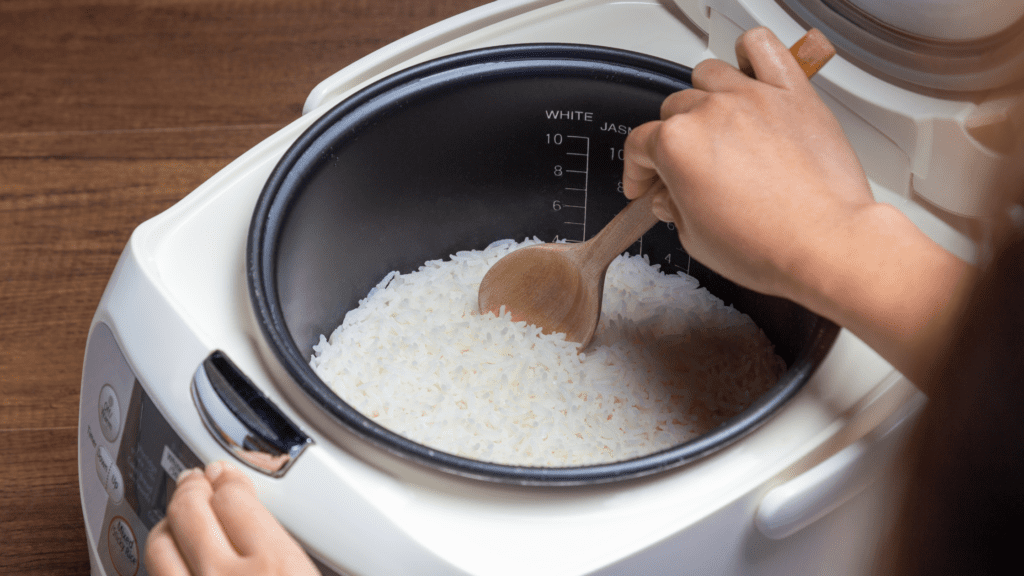 How Long Does Rice Cooker Need to Cook?￼