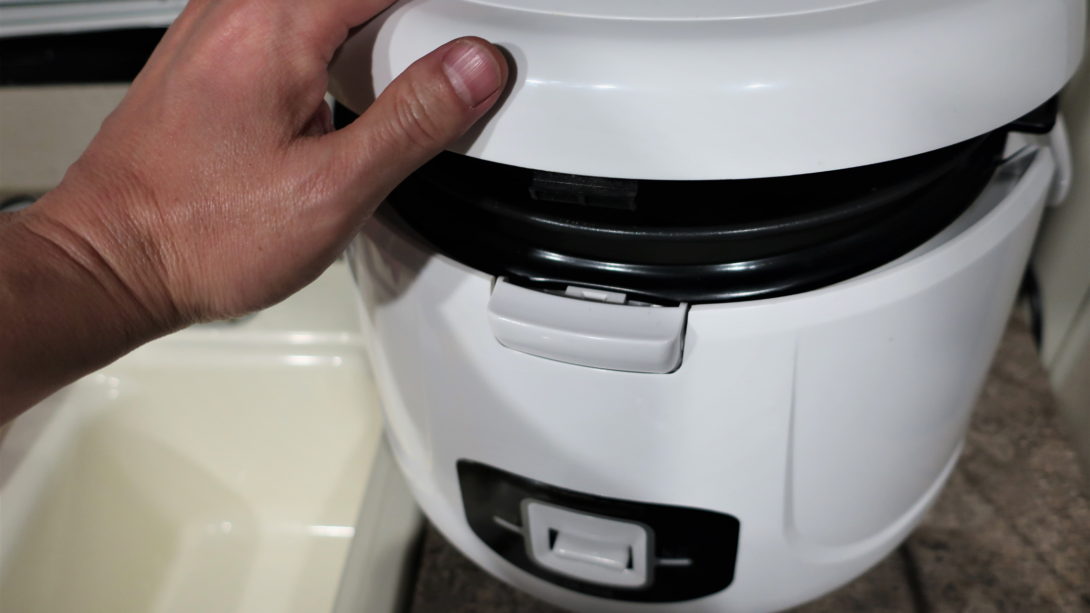 How to Replace a Rice Cooker Fuse: A Step-By-Step Guide