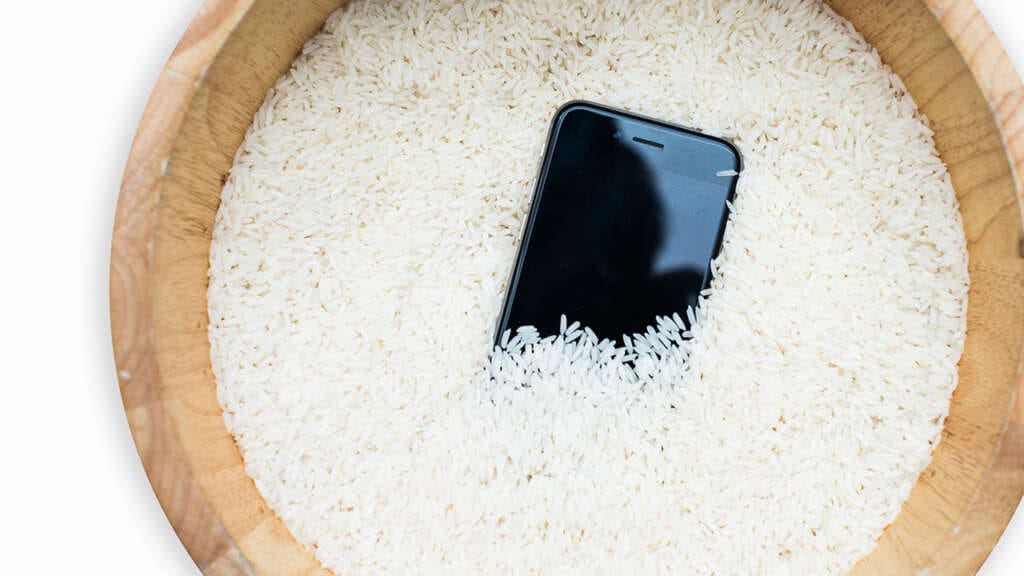 How To Use Rice To Dry Out Your Wet Phone