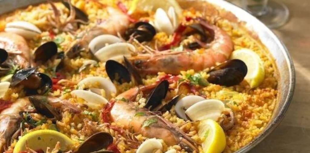 The Great Paella Debate: To Stir Or Not To Stir?