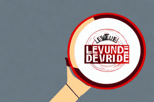 A bowl of levure de riz rouge with a warning sign in the background